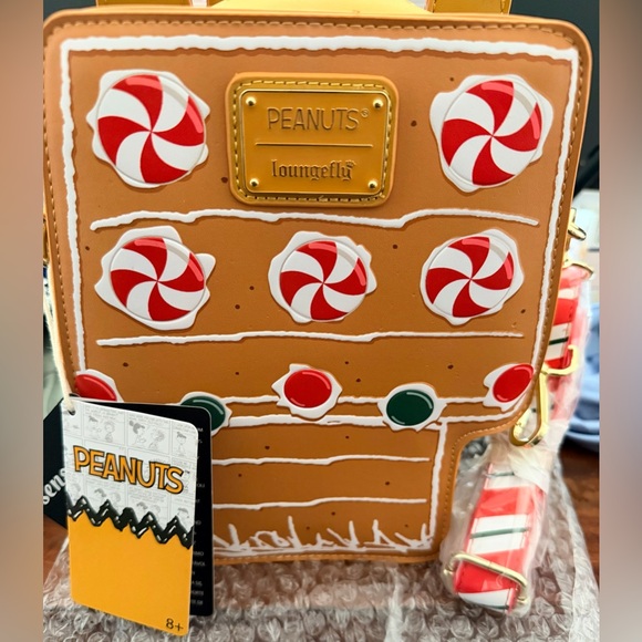 Funko Handbags - Funko Peanuts Snoopy Crossbody Bag